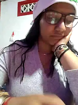 Snapshot of Sofythom1 chatting on 19, 12, 2024 Sofythom1 online show from 19, 12, 2024