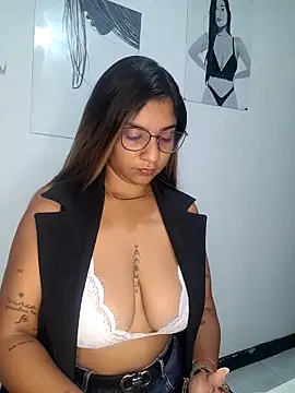 Snapshot of Sofythom1 chatting on 1, 10, 2025 Sofythom1 online show from 1, 10, 2025