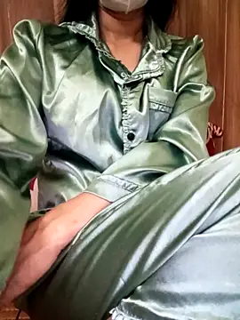 Snapshot of YunLem chatting on 23, 10, 2025 YunLem online show from 23, 10, 2025