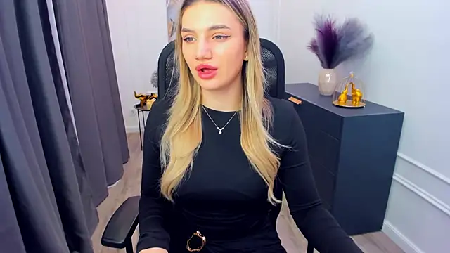 SelenaeMoore online show from 5, 3, 2026