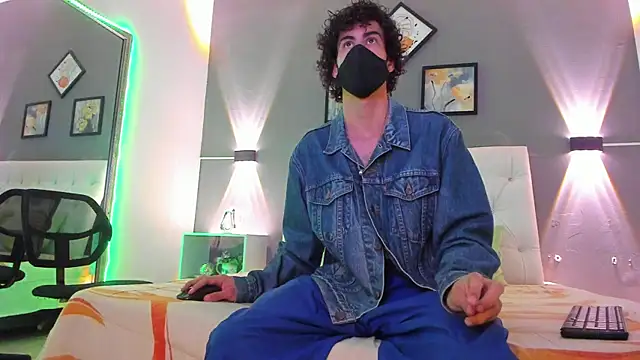 Elias Snow  online show from 23, 9, 2025