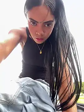 NAUGHTY LITTLE 18 online show from 16, 4, 2026