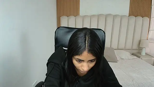 Snapshot of shaneelle chatting on 6, 5, 2026 shaneelle online show from 6, 5, 2026
