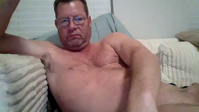 Snapshot of Goldenbear3111 chatting on 30, 4, 2026 Goldenbear3111 online show from 30, 4, 2026