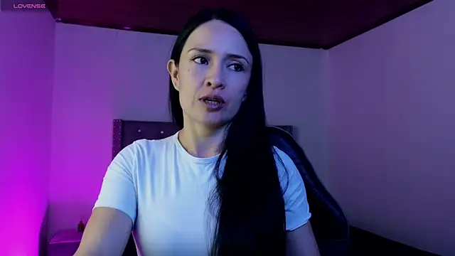 cristal hilton 10 online show from 14, 12, 2025