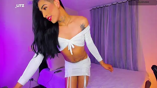 Snapshot of litz81 chatting on 11, 10, 2025 litz81 online show from 11, 10, 2025