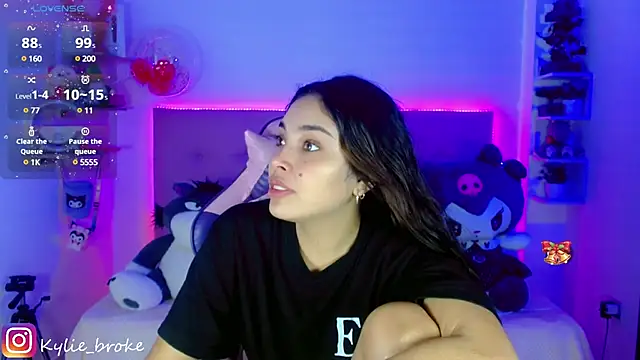 Snapshot of Kylie_brokee chatting on 21, 12, 2024 Kylie brokee online show from 21, 12, 2024