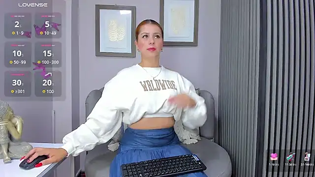 Nahiajhonson  online show from 13, 1, 2025