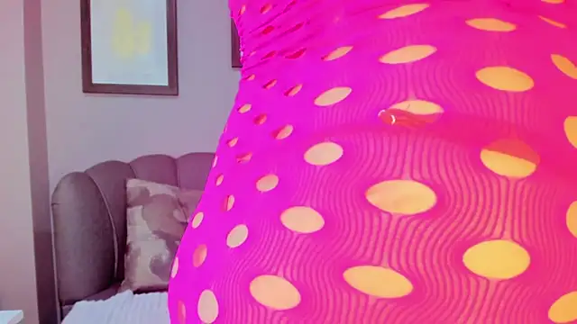 Nahiajhonson  online show from 3, 2, 2025