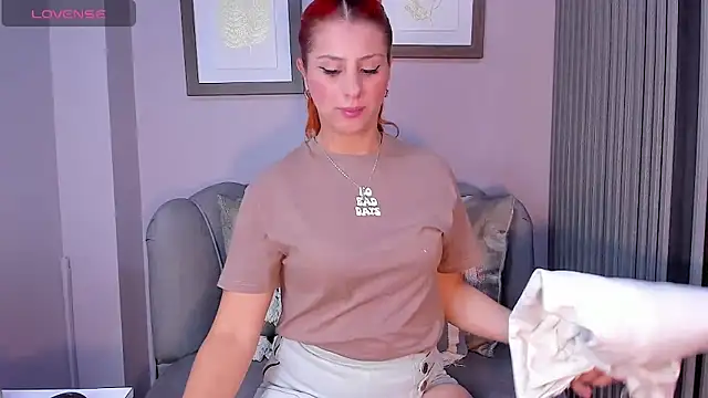 Nahiajhonson  online show from 19, 2, 2025