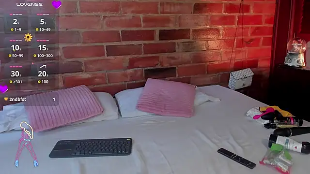 crystalvazquez online show from 28, 2, 2025