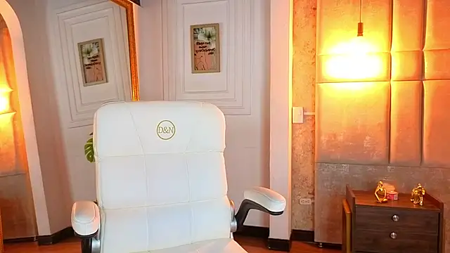 Snapshot of AlessiaLondon chatting on 27, 4, 2026 AlessiaLondon online show from 27, 4, 2026