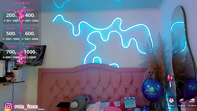 Mia foxx  online show from 26, 10, 2025