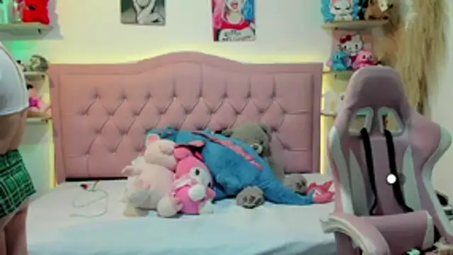 Mia foxx  online show from 15, 11, 2025