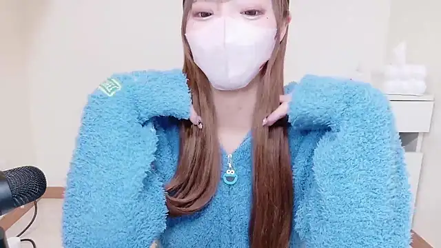 Snapshot of _chanMOMO_ chatting on 19, 12, 2025 chanMOMO online show from 19, 12, 2025