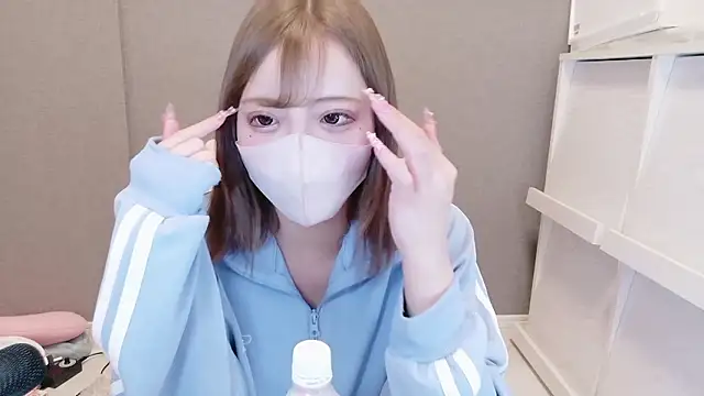 Snapshot of _chanMOMO_ chatting on 6, 4, 2026 chanMOMO online show from 6, 4, 2026