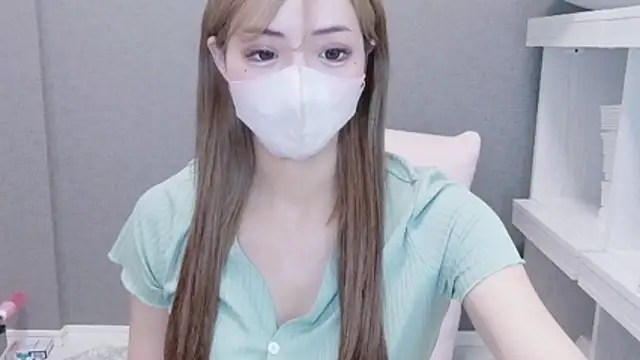 Snapshot of _chanMOMO_ chatting on 13, 7, 2026 chanMOMO online show from 13, 7, 2026