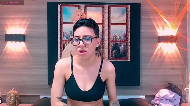 Cutie Shy  online show from 18, 10, 2025