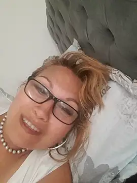 Kazsandraa online show from 15, 5, 2026