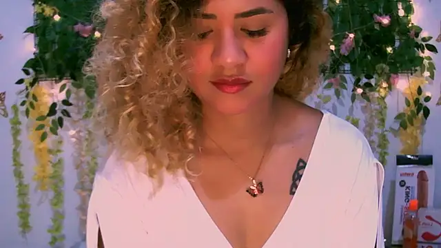 Crysrus online show from 2, 3, 2025