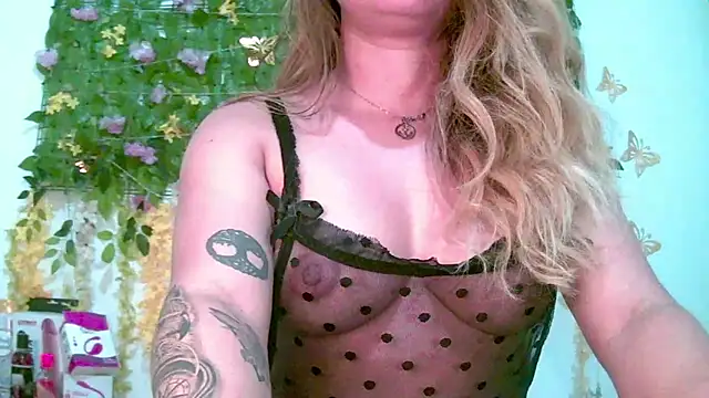 Crysrus online show from 8, 4, 2026