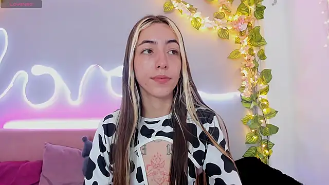 Snapshot of YouliteSllut2 chatting on 5, 12, 2024 YouliteSllut2 online show from 5, 12, 2024