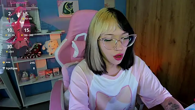 Snapshot of Artic_love chatting on 13, 3, 2025 Artic love online show from 13, 3, 2025