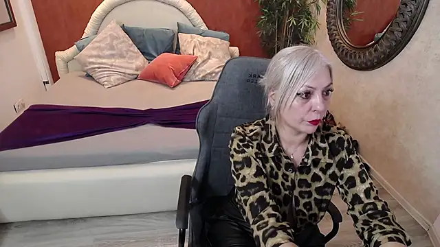 Snapshot of MeAmandaX chatting on 8, 1, 2025 MeAmandaX online show from 8, 1, 2025