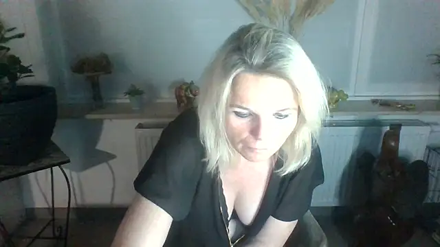 Snapshot of clwm chatting on 16, 1, 2025 clwm online show from 16, 1, 2025