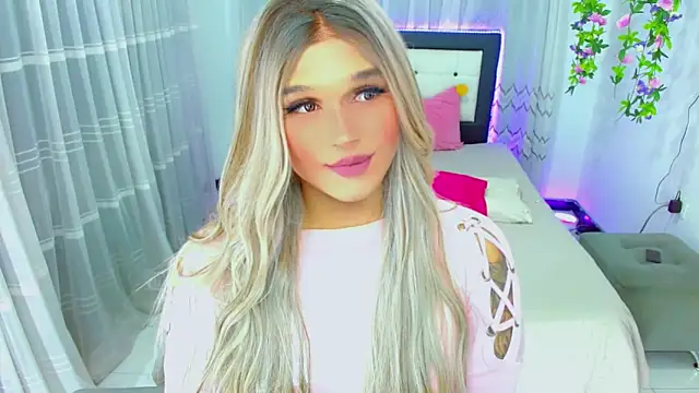 Snapshot of TaylorMon chatting on 19, 5, 2026 TaylorMon online show from 19, 5, 2026