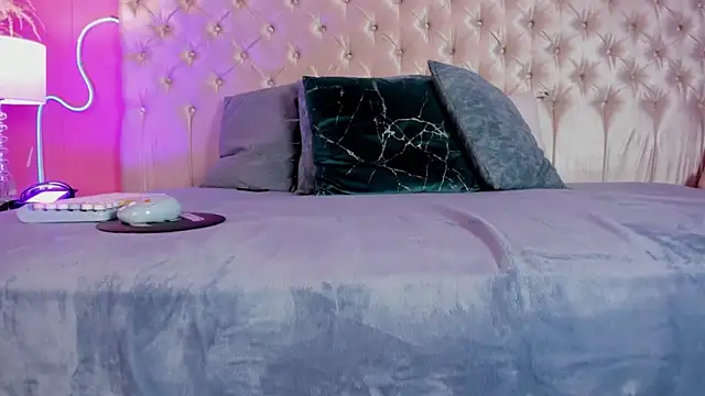 Julieta Cortes   online show from 22, 12, 2025