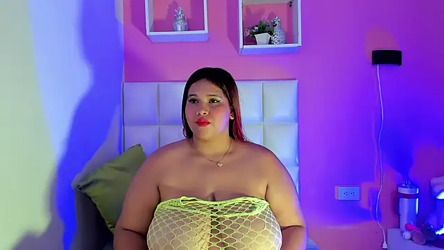 Snapshot of Alanna_hot3 chatting on 16, 5, 2026 Alanna hot3 online show from 16, 5, 2026