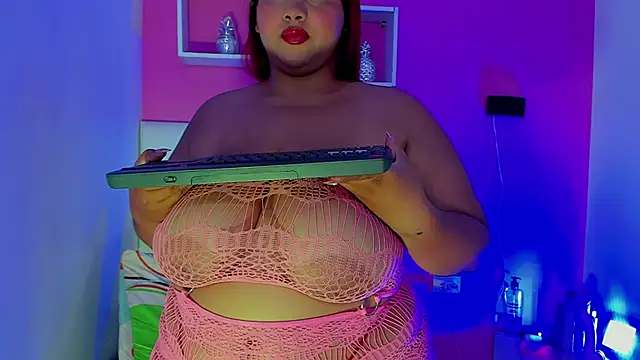 Snapshot of Alanna_hot3 chatting on 18, 6, 2026 Alanna hot3 online show from 18, 6, 2026