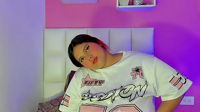 Snapshot of Alanna_hot3 chatting on 3, 7, 2026 Alanna hot3 online show from 3, 7, 2026