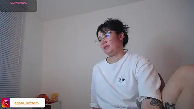 NewAgatha Bolton online show from 12, 2, 2026