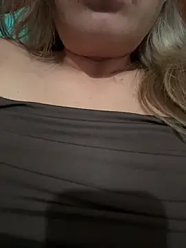 Snapshot of xLadyScarlettx chatting on 5, 2, 2025 xLadyScarlettx online show from 5, 2, 2025