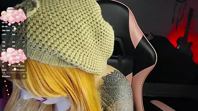 Snapshot of Theprojectsaraa chatting on 19, 10, 2025 Theprojectsaraa online show from 19, 10, 2025