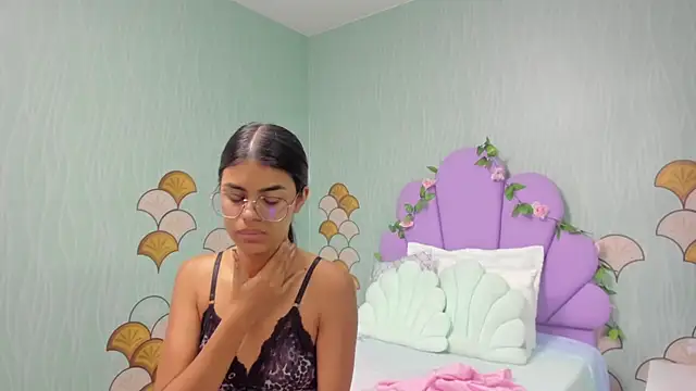 Snapshot of Isa_little4u chatting on 30, 12, 2024 Isa little4u online show from 30, 12, 2024