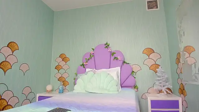Snapshot of Isa_little4u chatting on 30, 12, 2024 Isa little4u online show from 30, 12, 2024