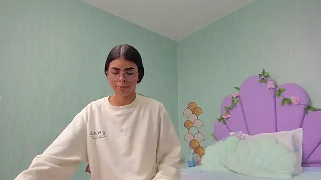 Snapshot of Isa_little4u chatting on 31, 12, 2024 Isa little4u online show from 31, 12, 2024