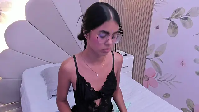 Snapshot of Isa_little4u chatting on 7, 1, 2025 Isa little4u online show from 7, 1, 2025