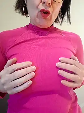 Snapshot of Viola8p chatting on 6, 10, 2025 Viola8p online show from 6, 10, 2025