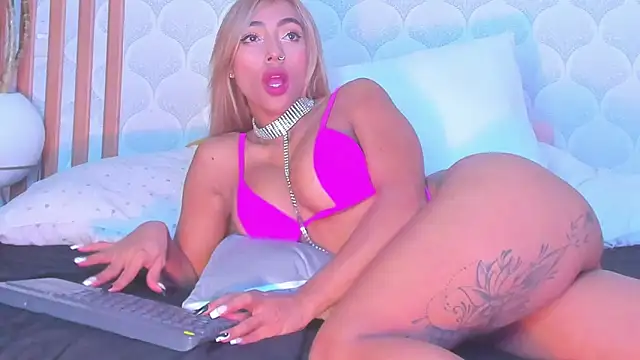 Snapshot of PamelaReall chatting on 2, 2, 2025 PamelaReall online show from 2, 2, 2025