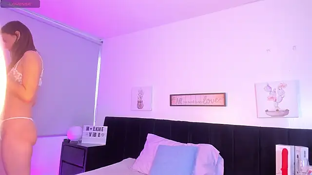 Natasha Kinski online show from 3, 3, 2025