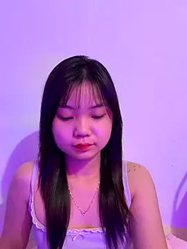 Maeve2k5 online show from 8, 9, 2025