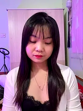 Maeve2k5 online show from 3, 11, 2025