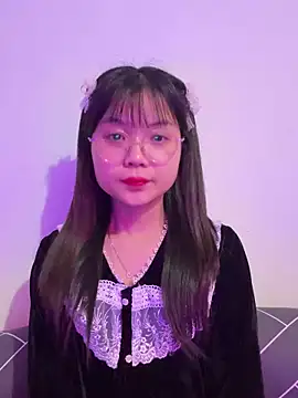 Maeve2k5 online show from 4, 11, 2025