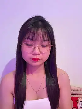 Maeve2k5 online show from 5, 11, 2025