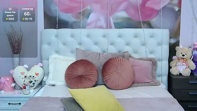 VioletUmi online show from 5, 3, 2025