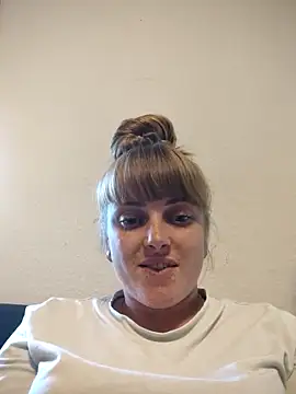 Snapshot of CoddessCrystal chatting on 12, 9, 2025 CoddessCrystal online show from 12, 9, 2025